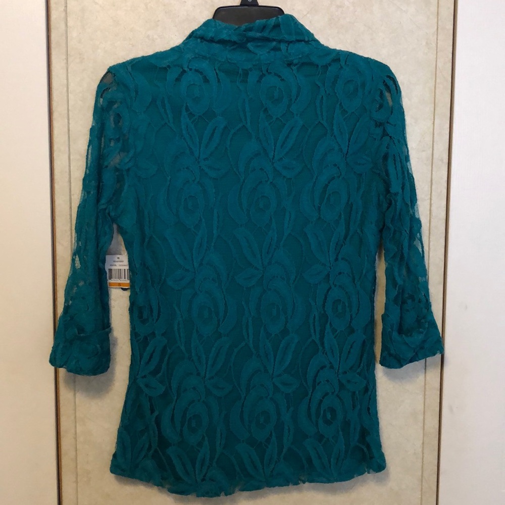 Very pretty shirt 💕 Size S - NWT - Picture 2 of 2